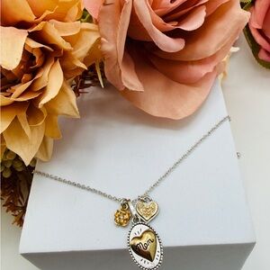 "Mom" Necklace W/
Heart Shape
Pendants 18" Chain
